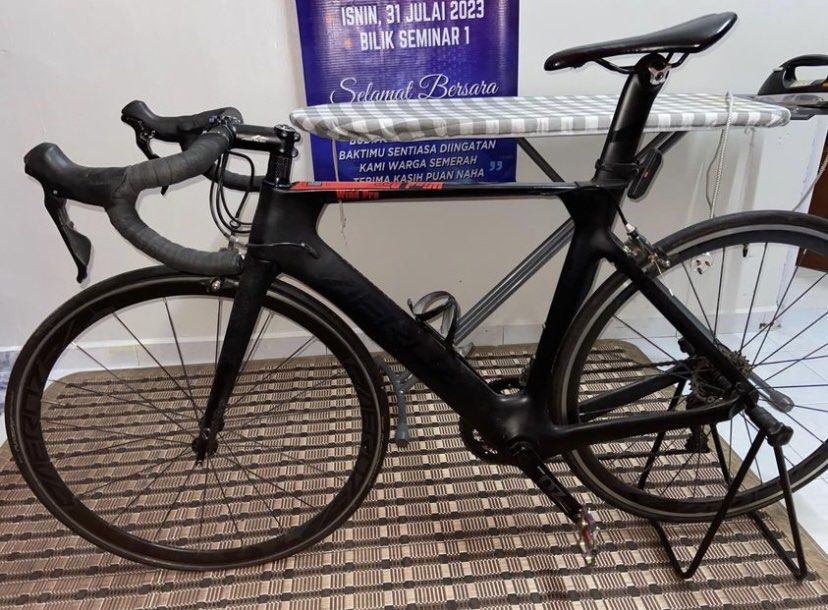 Aeroz Wind Pro Road Bike 2022