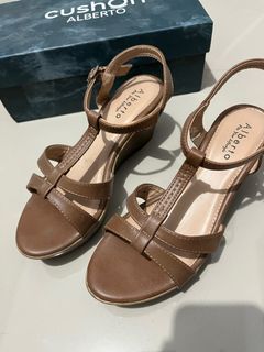 alberto wedge sandals in brown