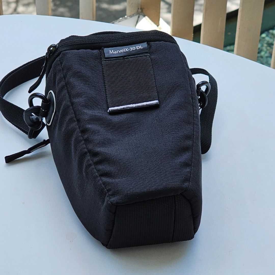 Assorted camera bag (Category: Camera Bags & Carriers) located in Singapore. Submitted by theotherhalf (Listing ID 1293409115, Image 6). Description: assorted camera bag 1) Sony camera bag $10 2) Kata camera bag $10 3) Sony neoprene bag $6 Take all $22 helping friend to post friend is moving back to Taiwan urgently due to family matter, hence selling meet up.