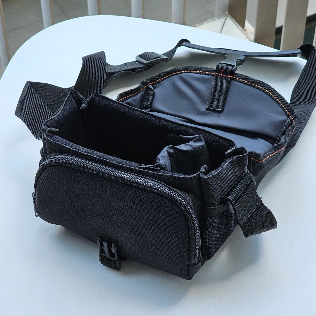 Assorted camera bag (Category: Camera Bags & Carriers) located in Singapore. Submitted by theotherhalf (Listing ID 1293409115, Image 3). Description: assorted camera bag 1) Sony camera bag $10 2) Kata camera bag $10 3) Sony neoprene bag $6 Take all $22 helping friend to post friend is moving back to Taiwan urgently due to family matter, hence selling meet up.