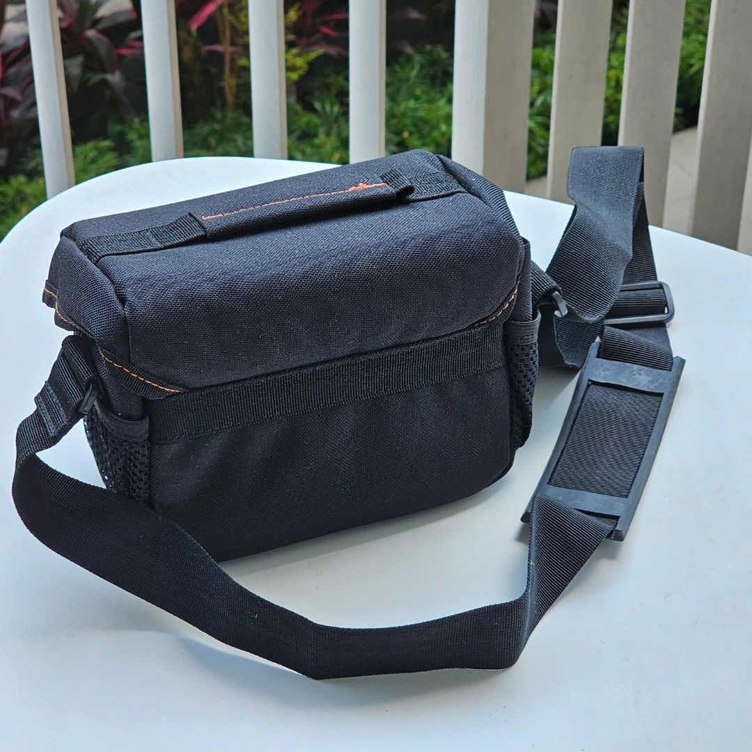 Assorted camera bag (Category: Camera Bags & Carriers) located in Singapore. Submitted by theotherhalf (Listing ID 1293409115, Image 2). Description: assorted camera bag 1) Sony camera bag $10 2) Kata camera bag $10 3) Sony neoprene bag $6 Take all $22 helping friend to post friend is moving back to Taiwan urgently due to family matter, hence selling meet up.