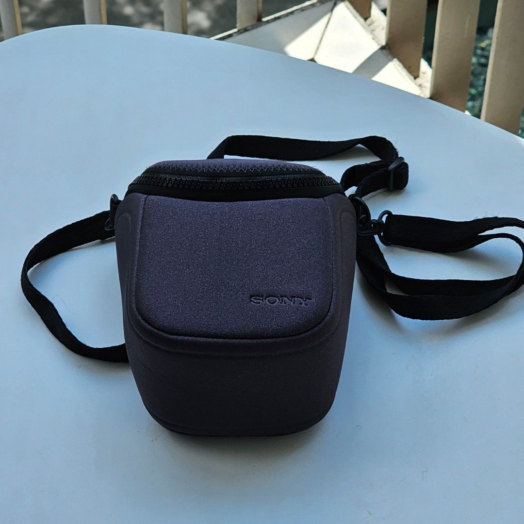 Assorted camera bag (Category: Camera Bags & Carriers) located in Singapore. Submitted by theotherhalf (Listing ID 1293409115, Image 7). Description: assorted camera bag 1) Sony camera bag $10 2) Kata camera bag $10 3) Sony neoprene bag $6 Take all $22 helping friend to post friend is moving back to Taiwan urgently due to family matter, hence selling meet up.