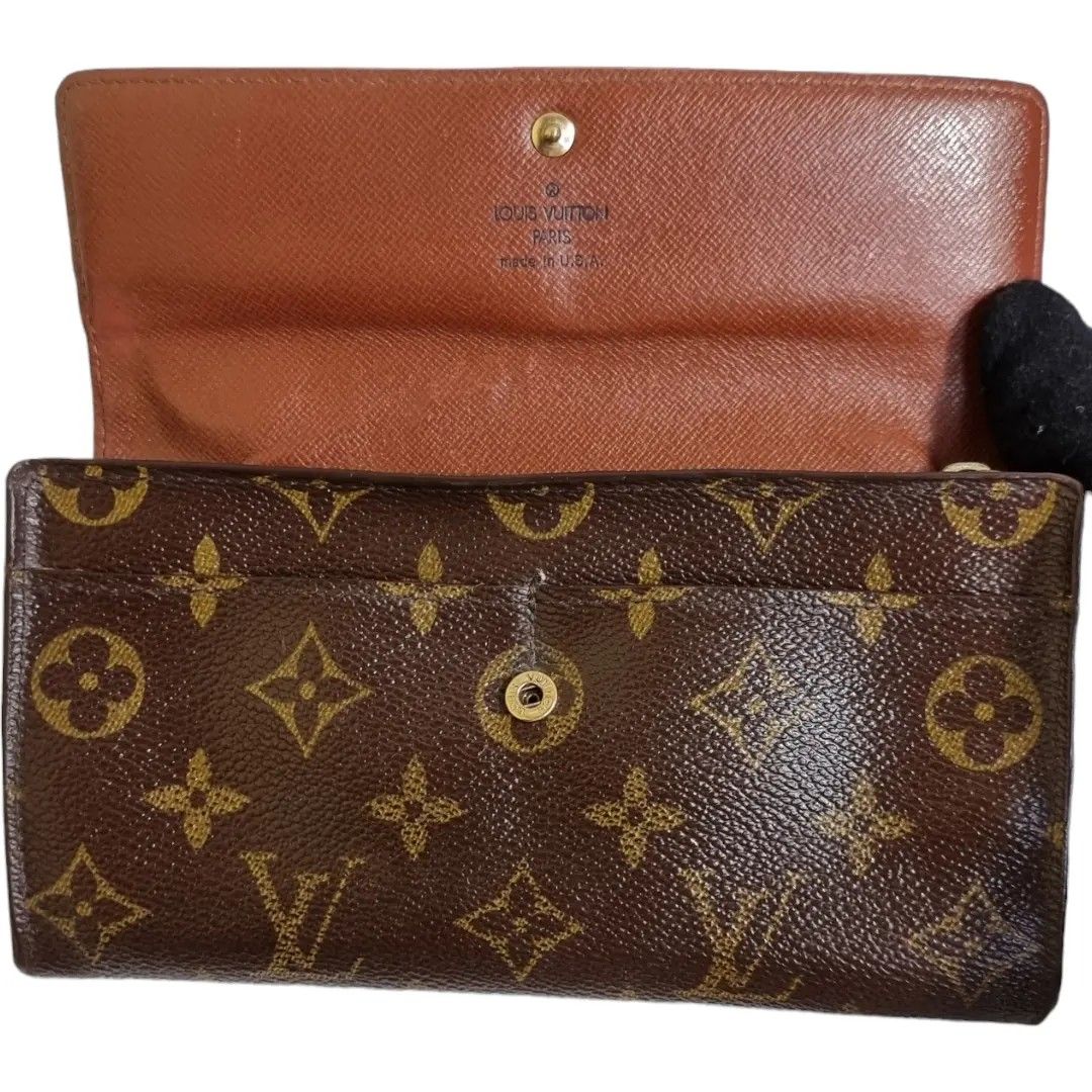 Authentic LOUIS VUITTON Sarah Wallet (Category: Luxury Bags & Wallets) located in Quezon City. Submitted by manerarestorationservices (Listing ID 1293409144, Image 2). Description: SALE SALE SALE❗❗❗ Money back Guarantee 💯% Guaranteed authentic *Brand: LV Sarah Wallet *Materials: Monogram *Color: brown *Size: long *Condition: 7/10 with interior flaws Pls see photos -Used * Inclusions: wallet only Rank review by the criterion of our shop about the