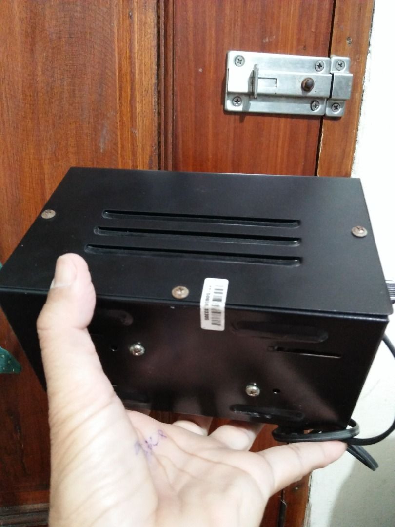 AVR for PC (Category: Other Accessories) located in Carmona. Submitted by rpute (Listing ID 1293549676, Image 3). Description: Need to clean the plug or change.