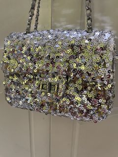(Category: ) located in . Submitted by Happiness_Preloved (Listing ID 1293355966, Image 1). Description: .
