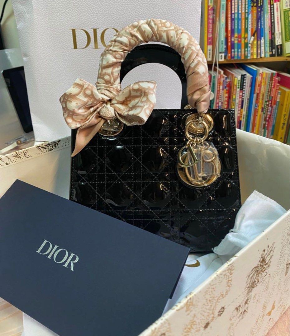 Dior （分類：手袋及銀包）位於 Hong Kong。 由 943739225 提交（商品編號 1293482829，圖片 1）。簡介： 尖沙咀購買，有盒有單。