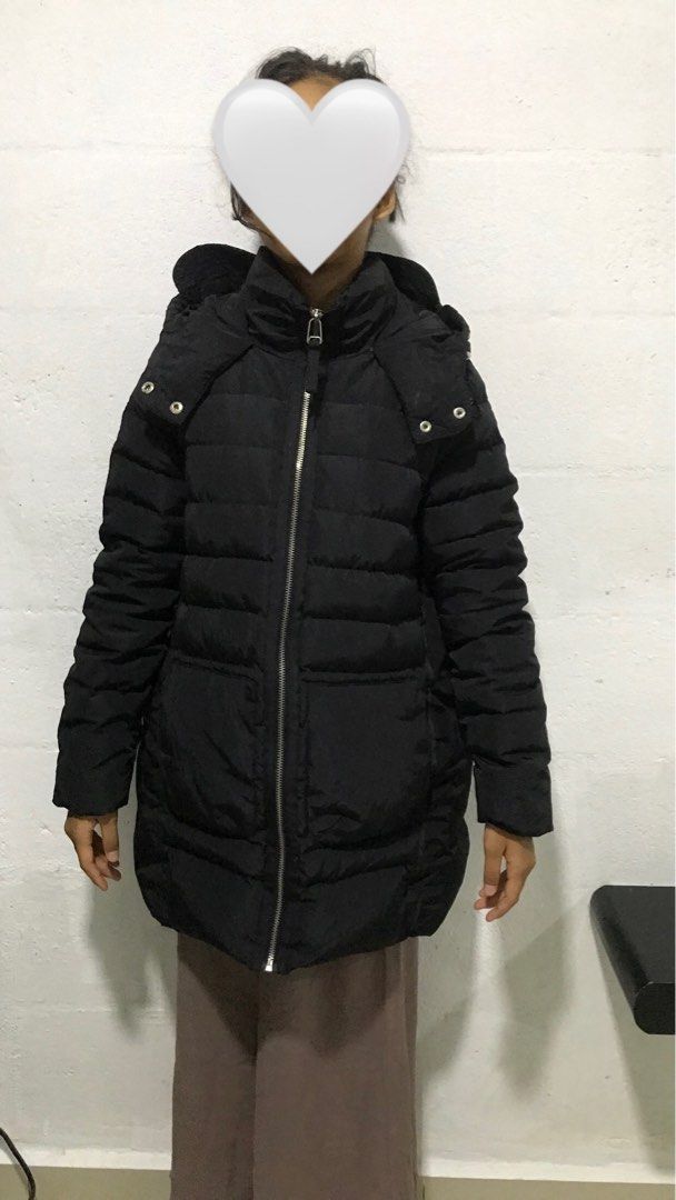 Down Jacket (Category: Coats, Jackets and Outerwear) located in Kuala Lumpur. Submitted by meowmomma (Listing ID 1293470711, Image 2). Description: - Ada stain sikit je macam dalam gambar , yg lain perfect , zip okay , tak lubang2 , warna tak luntur 👍🏻💯 -Size fit XS to S , kalau lelaki saiz badan kecil pun boleh pakai -Dua poket kat depan - Jadi type of LONG down jacket if tinggi u bawah 160cm / u petite 😁 (refer gambar) -Filler bulu itik so 
