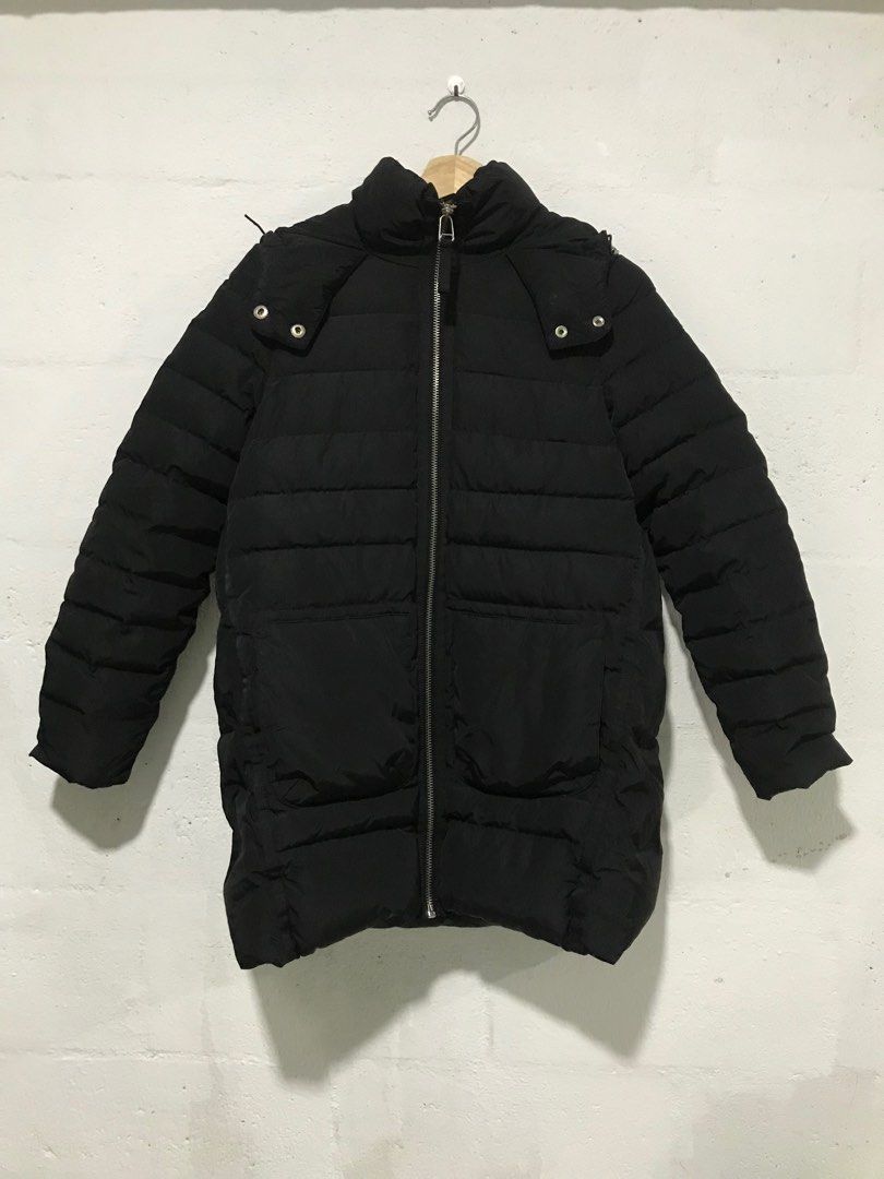 Down Jacket (Category: Coats, Jackets and Outerwear) located in Kuala Lumpur. Submitted by meowmomma (Listing ID 1293470711, Image 1). Description: - Ada stain sikit je macam dalam gambar , yg lain perfect , zip okay , tak lubang2 , warna tak luntur 👍🏻💯 -Size fit XS to S , kalau lelaki saiz badan kecil pun boleh pakai -Dua poket kat depan - Jadi type of LONG down jacket if tinggi u bawah 160cm / u petite 😁 (refer gambar) -Filler bulu itik so 