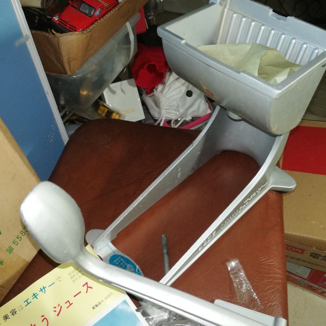 Fruit juicer (Category: Other Kitchenware & Tableware) located in Paranaque City. Submitted by 4thestate.surplusan (Listing ID 1293550375, Image 2). Description: Bnew original fruit juicer fr japan. Pls refer to photos.