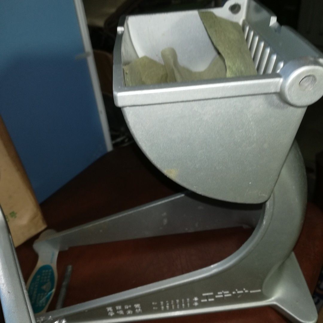 Fruit juicer (Category: Other Kitchenware & Tableware) located in Paranaque City. Submitted by 4thestate.surplusan (Listing ID 1293550375, Image 1). Description: Bnew original fruit juicer fr japan. Pls refer to photos.