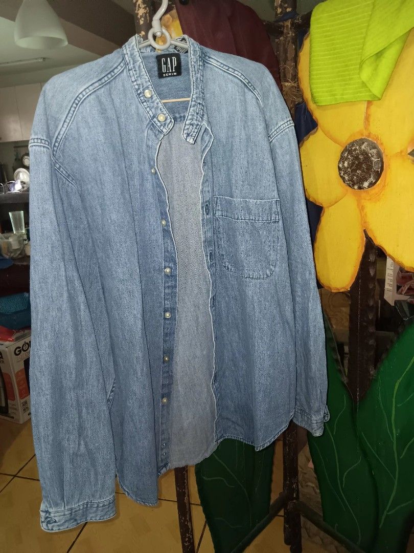 Gap Denim Long sleeves polo (Category: Tshirts & Polo Shirts ) located in Caloocan City. Submitted by declutterstn (Listing ID 1293416708, Image 1). Description: no flaws.light colored denim. Chinese collar. authentic Gap. malaki cya Para s small size .may fit medium to large frames men..