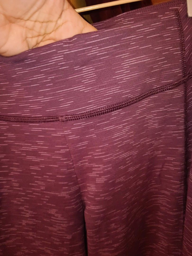 Gym , work out pants (Category: Activewear) located in Caloocan City. Submitted by declutterstn (Listing ID 1293439989, Image 3). Description: brand new. galing US.will fit size 30 to 31 ladies. kasya s akin I am size 29 -30 kaso d ako ng gganito. 33 inches ang haba ng red violet at ng gray. available in red violet, gray and greenish gray color ( 35 inches length).maganda pramis ang tela hindi mainit. with pockets..