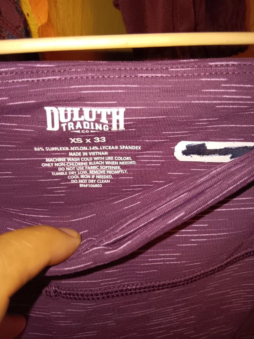 Gym , work out pants (Category: Activewear) located in Caloocan City. Submitted by declutterstn (Listing ID 1293439989, Image 2). Description: brand new. galing US.will fit size 30 to 31 ladies. kasya s akin I am size 29 -30 kaso d ako ng gganito. 33 inches ang haba ng red violet at ng gray. available in red violet, gray and greenish gray color ( 35 inches length).maganda pramis ang tela hindi mainit. with pockets..