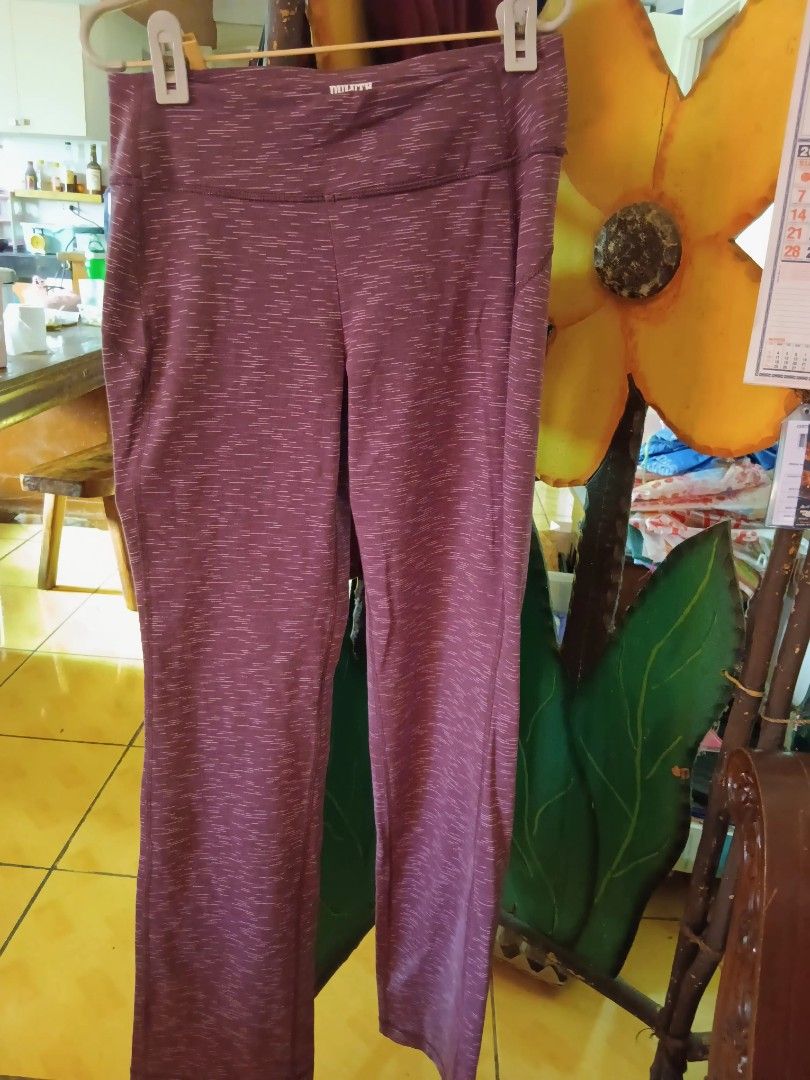 Gym , work out pants (Category: Activewear) located in Caloocan City. Submitted by declutterstn (Listing ID 1293439989, Image 1). Description: brand new. galing US.will fit size 30 to 31 ladies. kasya s akin I am size 29 -30 kaso d ako ng gganito. 33 inches ang haba ng red violet at ng gray. available in red violet, gray and greenish gray color ( 35 inches length).maganda pramis ang tela hindi mainit. with pockets..