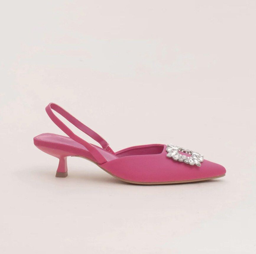 Hue Manila Enari Kitten Heels (Category: Heels) located in Cebu City. Submitted by shopbby (Listing ID 1293501448, Image 2). Description: Hue Manila Enari Kitten Heels - super cute !!! - super cute pop of color if youre just wearing regular jeans and a white top. looks so classy - very rich tita vibes - got a size 8 25 cm even though im 24cm for extra comfort - selling because i dont really have much space in my closet for new shoes and i ordered