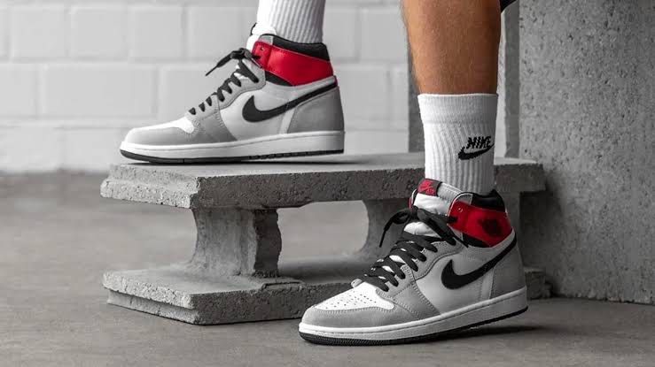Jordan 1 High ‘Light Smoke Grey’ (Category: Sneakers) located in Makati City. Submitted by meridaaa (Listing ID 1293499424, Image 1). Description: Size 5.5Y in GS or 6.5 in WMNS. • Slight creasing but not that noticeable • Still super fresh! • Comes with extra white laces • Slightly negotiable.