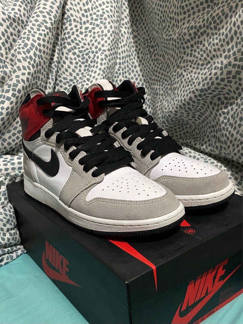 Jordan 1 High ‘Light Smoke Grey’ (Category: Sneakers) located in Makati City. Submitted by meridaaa (Listing ID 1293499424, Image 3). Description: Size 5.5Y in GS or 6.5 in WMNS. • Slight creasing but not that noticeable • Still super fresh! • Comes with extra white laces • Slightly negotiable.