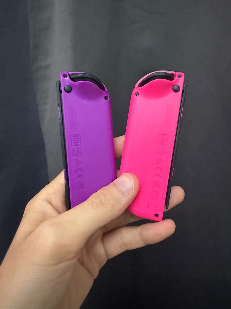 Joycon (Category: Controllers) located in Muar. Submitted by yseng989 (Listing ID 1293436816, Image 3). Description: - Introducing Joy-Con, controllers that make new kinds of gaming possible, for use with Nintendo Switch - The versatile Joy-Con offer multiple surprising new ways for players to have fun. - Two Joy-Con can be used independently in each hand, or together as one game controller when attached to the Joy-Con grip. - They can also attac