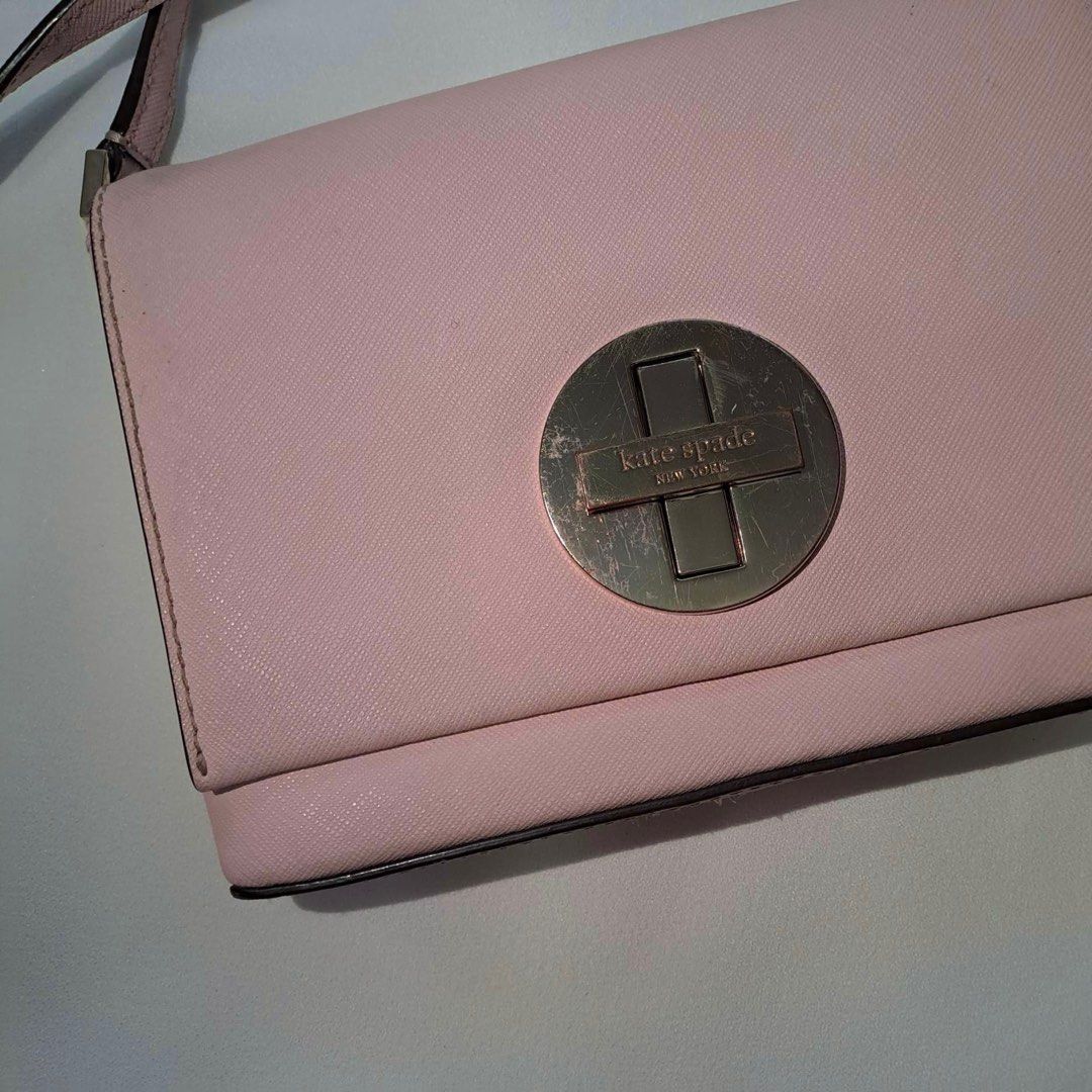 Kate Spade Pink Crossbody (Category: Cross-body Bags) located in Makati City. Submitted by declutter__queen (Listing ID 1293508930, Image 2). Description: With signs of usage .