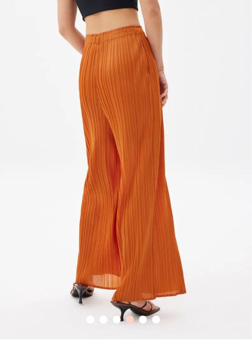Love Bonito Anh Pleated Pants (Category: Other Bottoms) located in Quezon City. Submitted by pgv18 (Listing ID 1293382903, Image 2). Description: Brand new with tags Fits S-M .