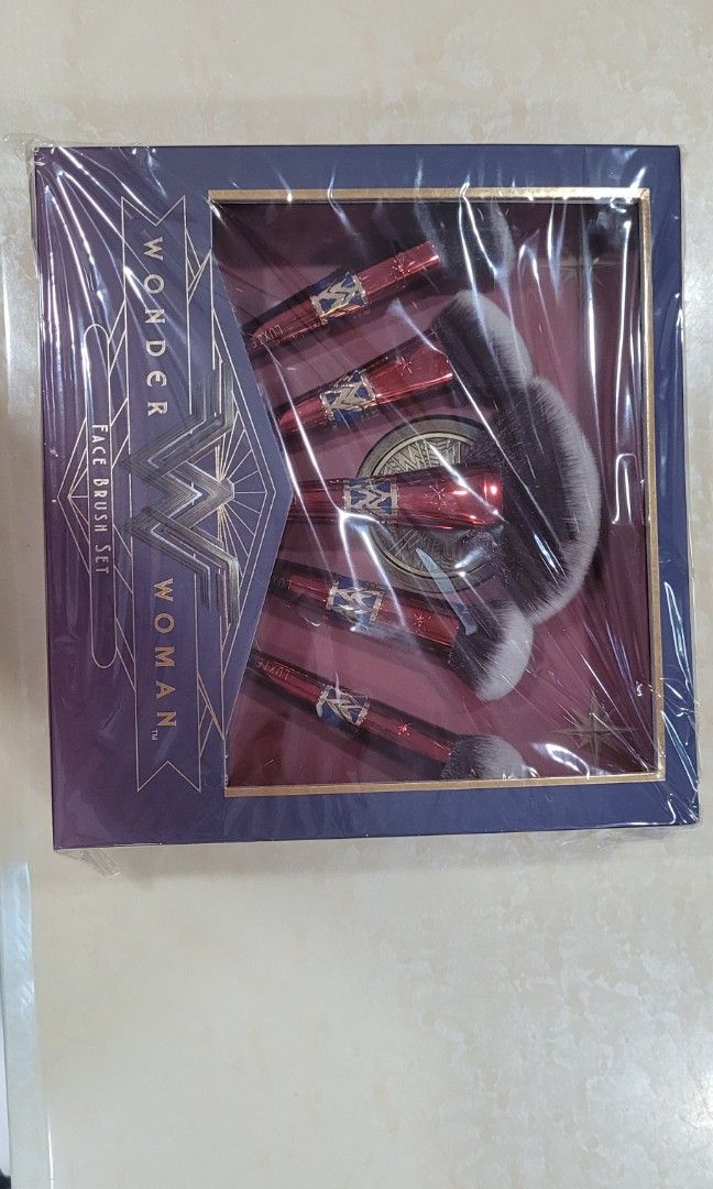 Makeup brush set (Category: Makeup) located in Singapore. Submitted by aldzyn (Listing ID 1293401660, Image 1). Description: .