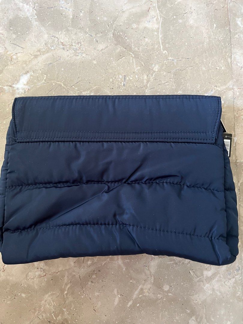 Makeup pouch (Category: Purses & Pouches) located in Kuala Lumpur. Submitted by mabkittie (Listing ID 1293355610, Image 2). Description: Makeup pouch Nylon and waterproof Colour - navy blue Size - 30 cm x 20cm.