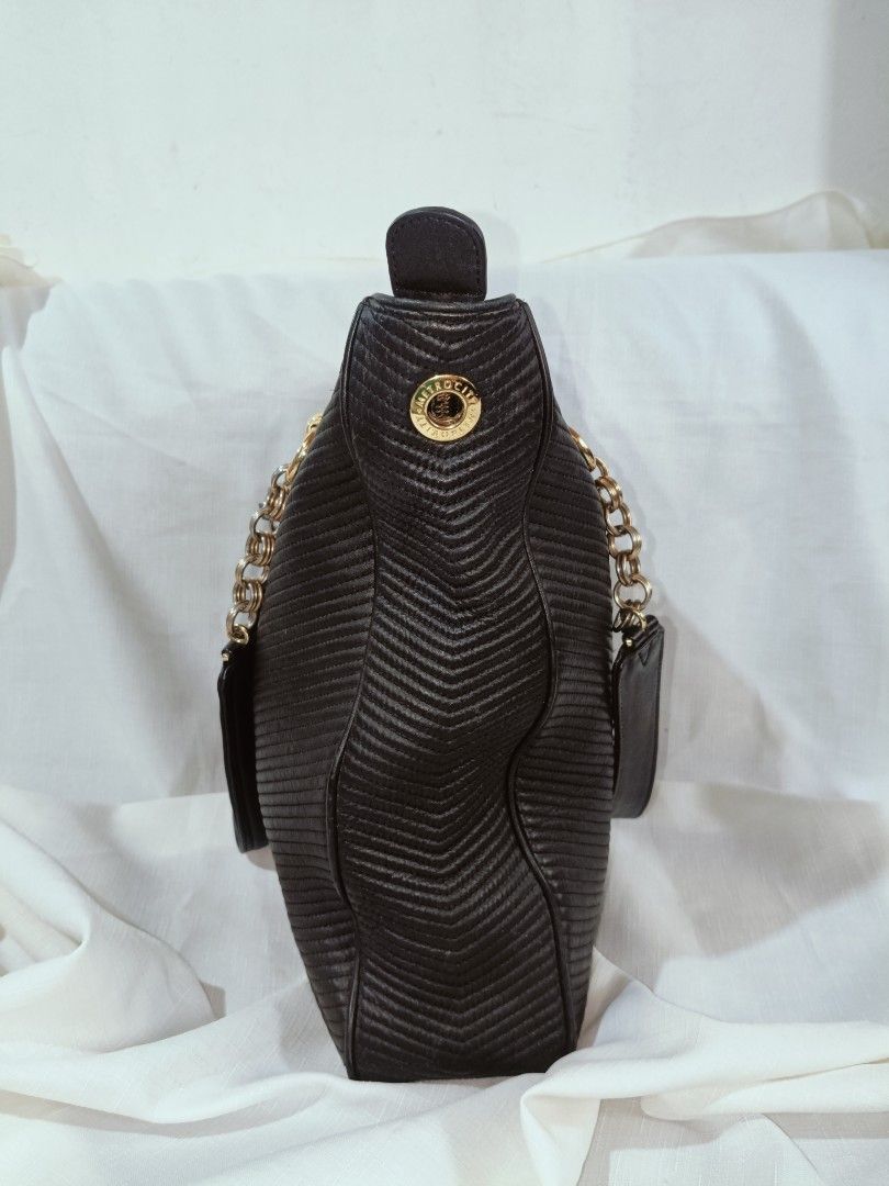 METROCITY SHOULDER BAG (Category: Luxury Bags & Wallets) located in San Fernando. Submitted by zharalee_17 (Listing ID 1293405531, Image 3). Description: .