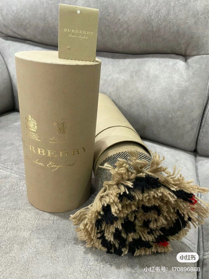 Burberry scarf tube 2025