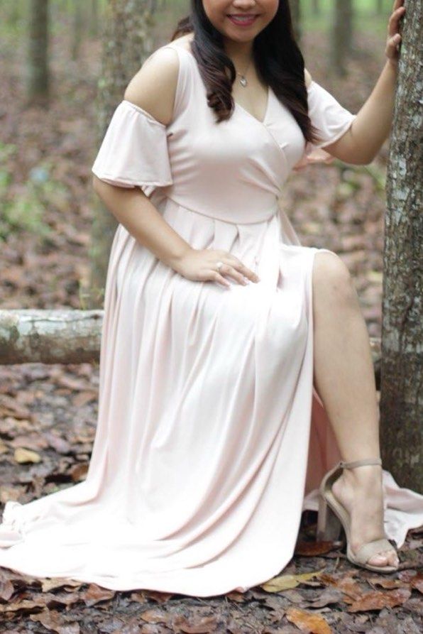 Off shoulder dress w/ slit (Category: Evening dresses & gowns) located in Baggao. Submitted by chiechiee (Listing ID 1293424884, Image 2). Description: Used once only for photoshoot. Size L - semi XL bought it for ₱1600 Slightly negotiable .
