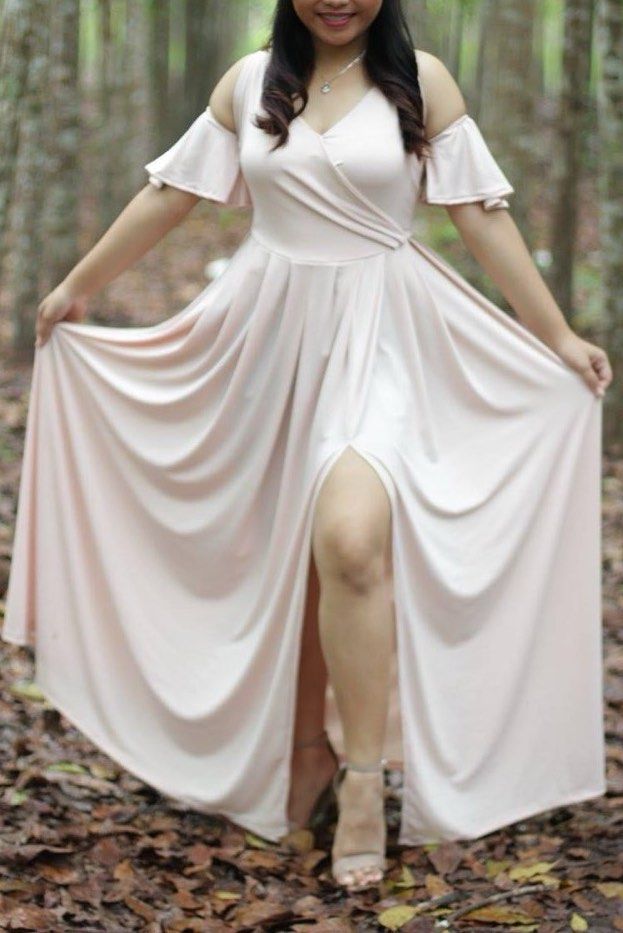 Off shoulder dress w/ slit (Category: Evening dresses & gowns) located in Baggao. Submitted by chiechiee (Listing ID 1293424884, Image 1). Description: Used once only for photoshoot. Size L - semi XL bought it for ₱1600 Slightly negotiable .