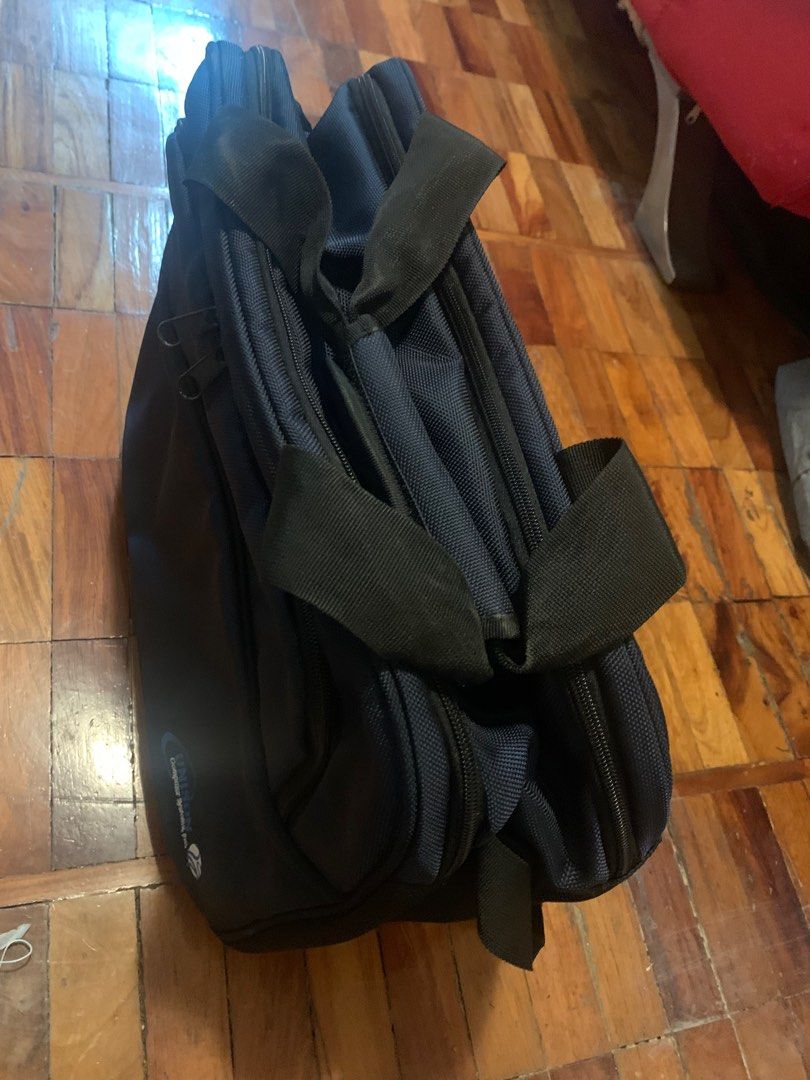Padded laptop travel bag (Category: Laptop Bags & Sleeves) located in Manila. Submitted by cher0918 (Listing ID 1293406442, Image 2). Description: .