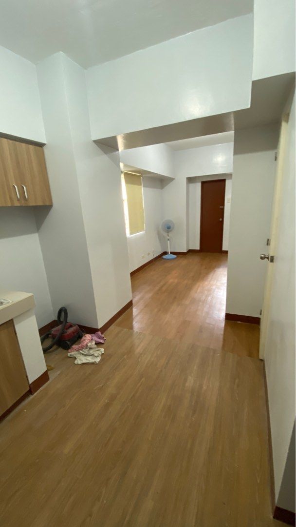 Pines Peak 1BR Deluxe 39.8sqm (Category: Apartments & Condos) located in Makati City. Submitted by cheekypinkie (Listing ID 1293543213, Image 2). Description: DELUXE 1BR unit 39.81sqm at Pines Peak Tower 1 in Mandaluyong Bare unit, repainted and with minor improvements made in 2022. This is the BIGGEST 1BR available in PPT. Also the only 1BR that comes with an extra toilet/separate laundry area/stock room. Unit is also the first unit once you get