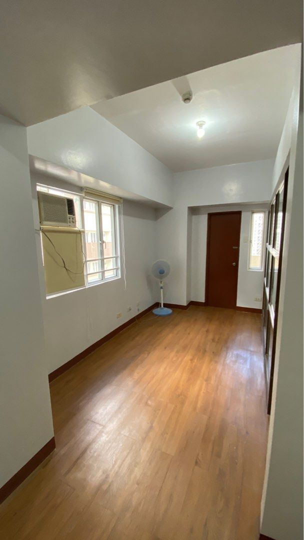 Pines Peak 1BR Deluxe 39.8sqm (Category: Apartments & Condos) located in Makati City. Submitted by cheekypinkie (Listing ID 1293543213, Image 1). Description: DELUXE 1BR unit 39.81sqm at Pines Peak Tower 1 in Mandaluyong Bare unit, repainted and with minor improvements made in 2022. This is the BIGGEST 1BR available in PPT. Also the only 1BR that comes with an extra toilet/separate laundry area/stock room. Unit is also the first unit once you get