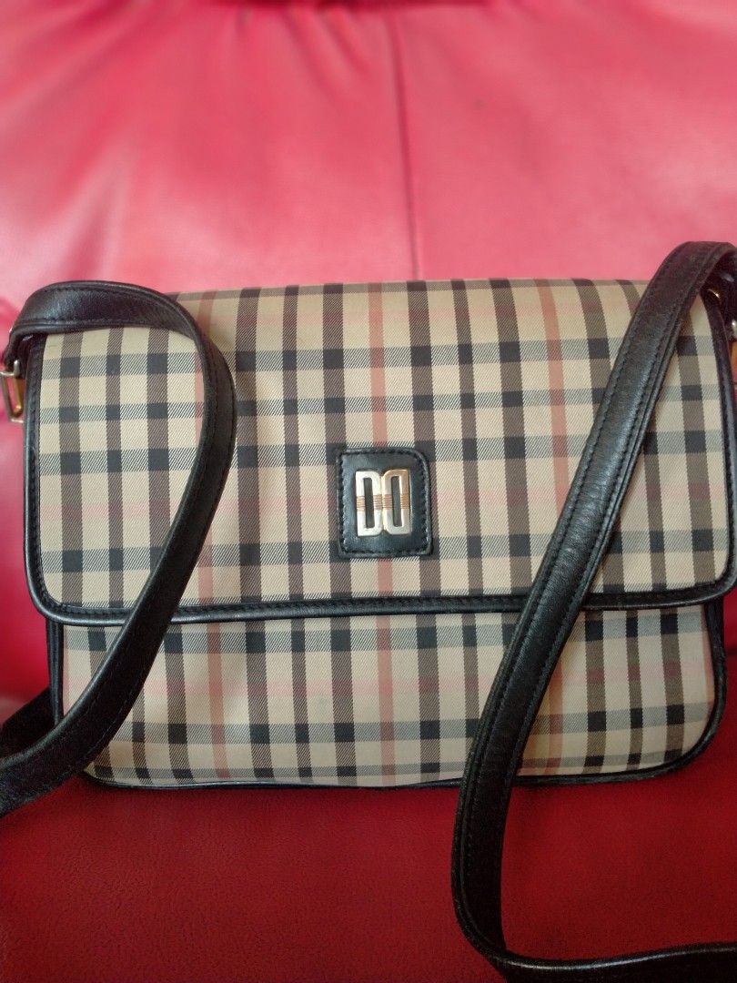 Daks sling bag price 2025