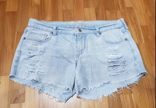 (Category: ) located in . Submitted by declutteringmission (Listing ID 1293459293, Image 1). Description: .