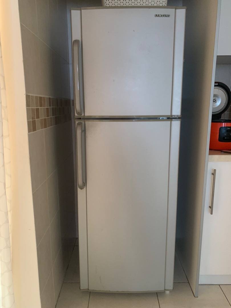 Samsung fridge with fault (lower compartment is not cooling), TV & Home