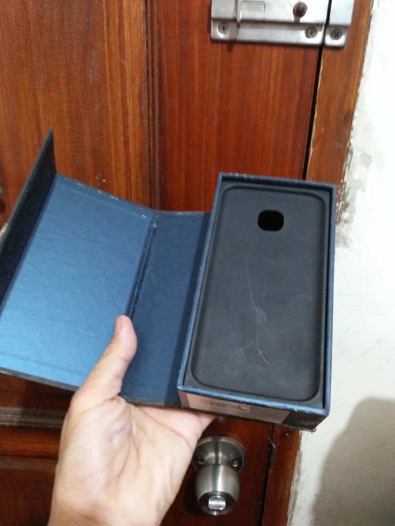 Samsung Galaxy S7 Box (box only) (Category: Samsung) located in Carmona. Submitted by rpute (Listing ID 1293549409, Image 2). Description: .