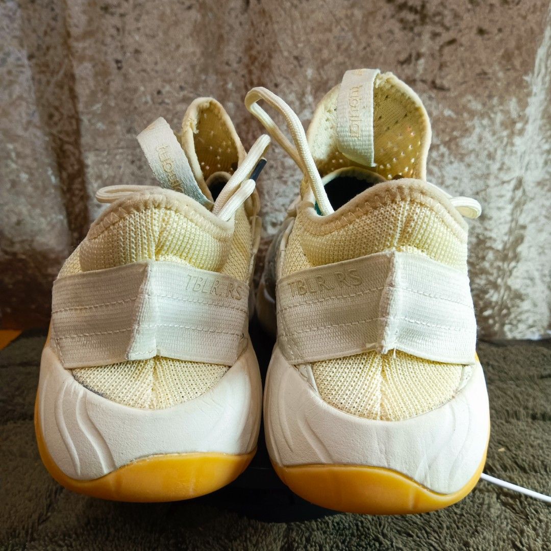 SEPATU ADIDAS TUBULAR Size 42 5 27.5