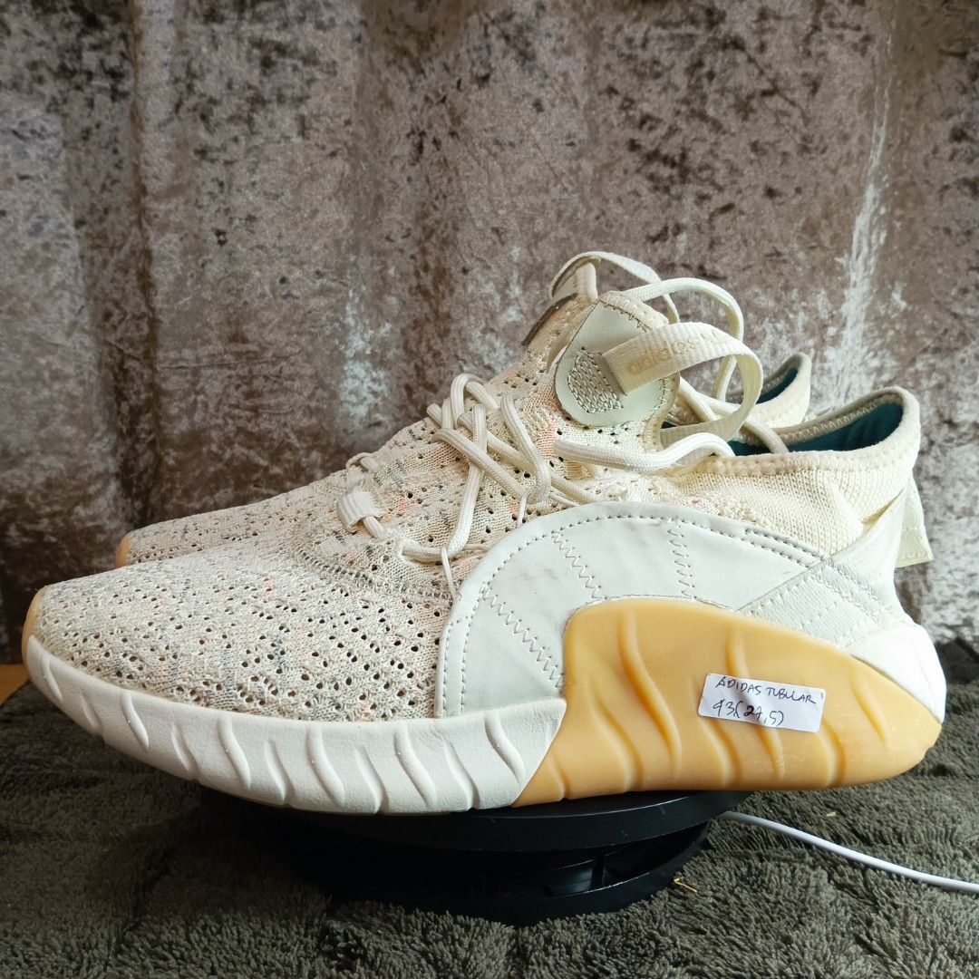 SEPATU ADIDAS TUBULAR Size 42 5 27.5