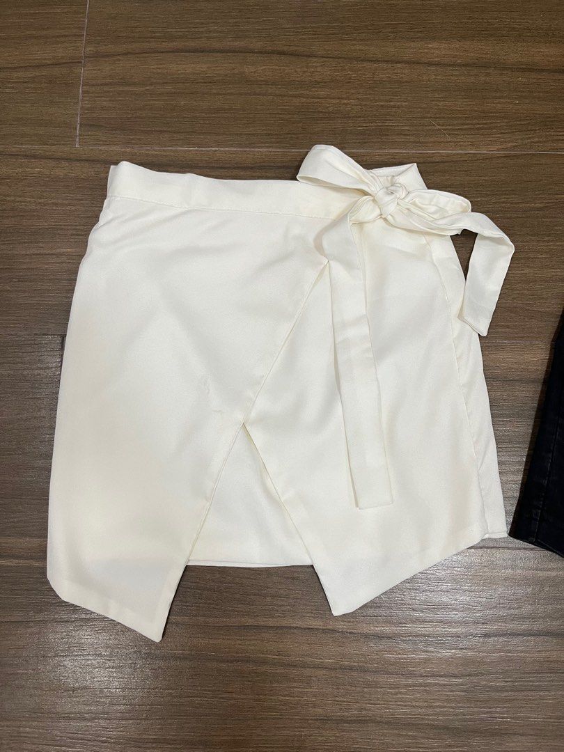 SKORTS Buy 1 Take 1 (Category: Shorts) located in Santa Maria. Submitted by other_stuffs (Listing ID 1293479195, Image 2). Description: ✅ ₱150 for 2.