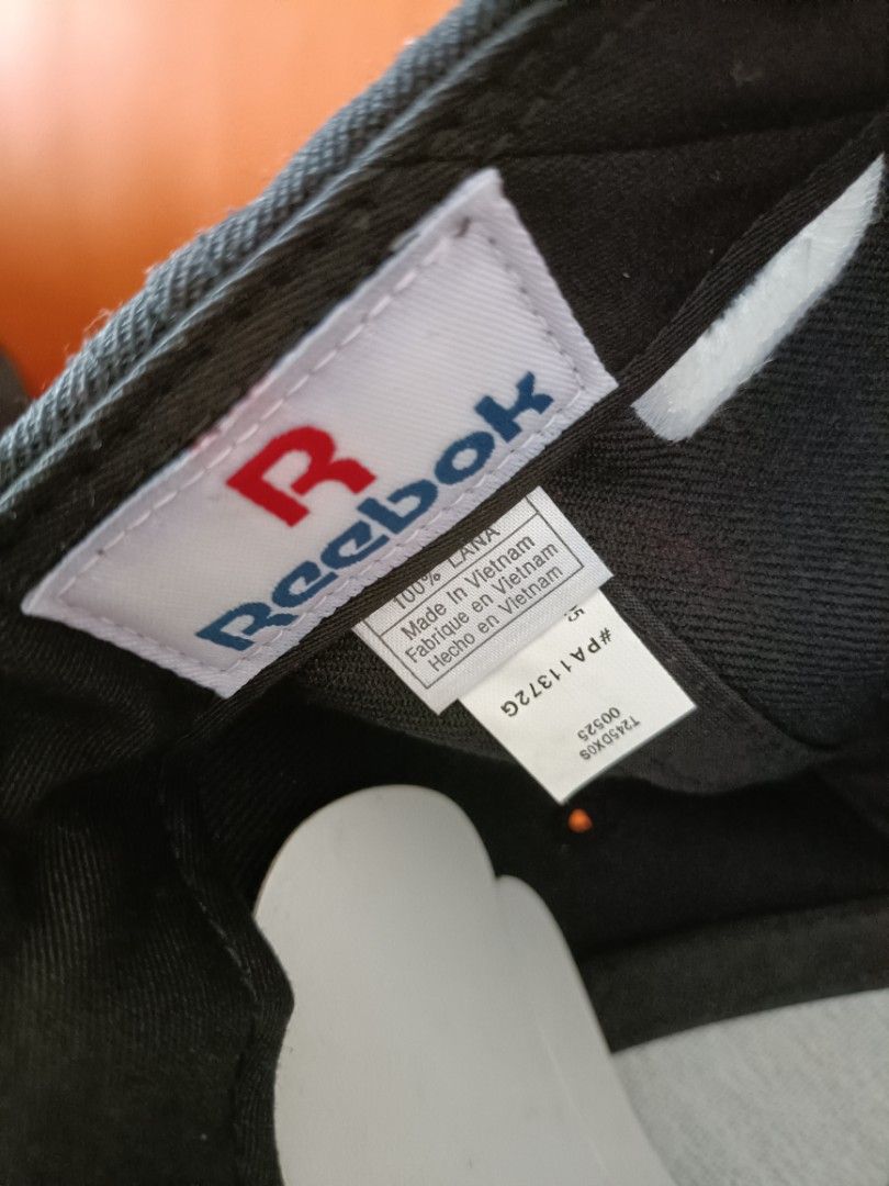 Snapback (Category: Cap & Hats) located in Kuala Lumpur. Submitted by cheramiche (Listing ID 1293377338, Image 3). Description: Old but new item. Never been used. Condition is still good..