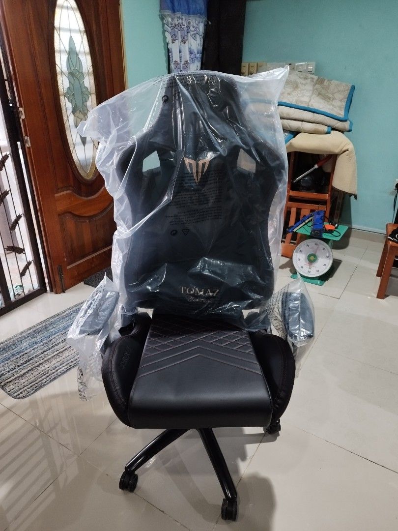 Tomaz Syrix II Black Gaming Chair Authentic