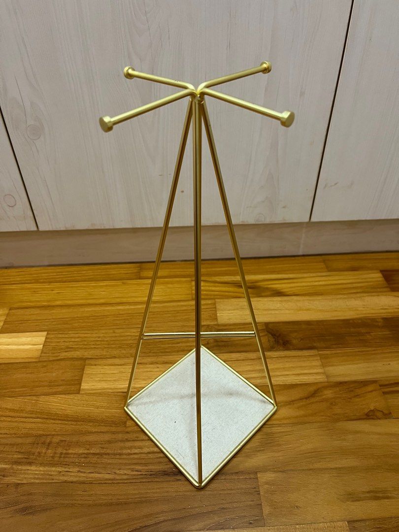 Umbra prisma jewelry stand top