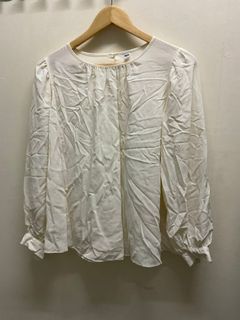 (Category: ) located in . Submitted by herwardrobe.co (Listing ID 1293536862, Image 1). Description: .