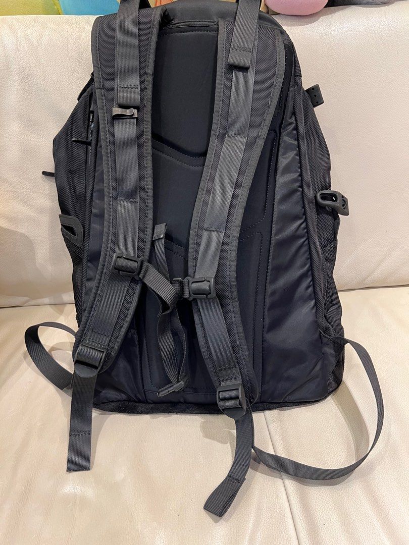 Visvim （分類：手袋及銀包）位於 Hong Kong。 由 7ckqa8xu6q 提交（商品編號 1293520401，圖片 3）。簡介： Visvim 20L backpack 少用，差唔多全新。