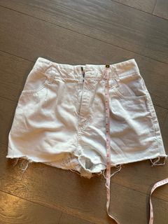 White denim shorts - size 4