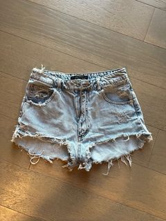 (Category: ) located in . Submitted by clothesfromabrokeb (Listing ID 1293434603, Image 1). Description: .
