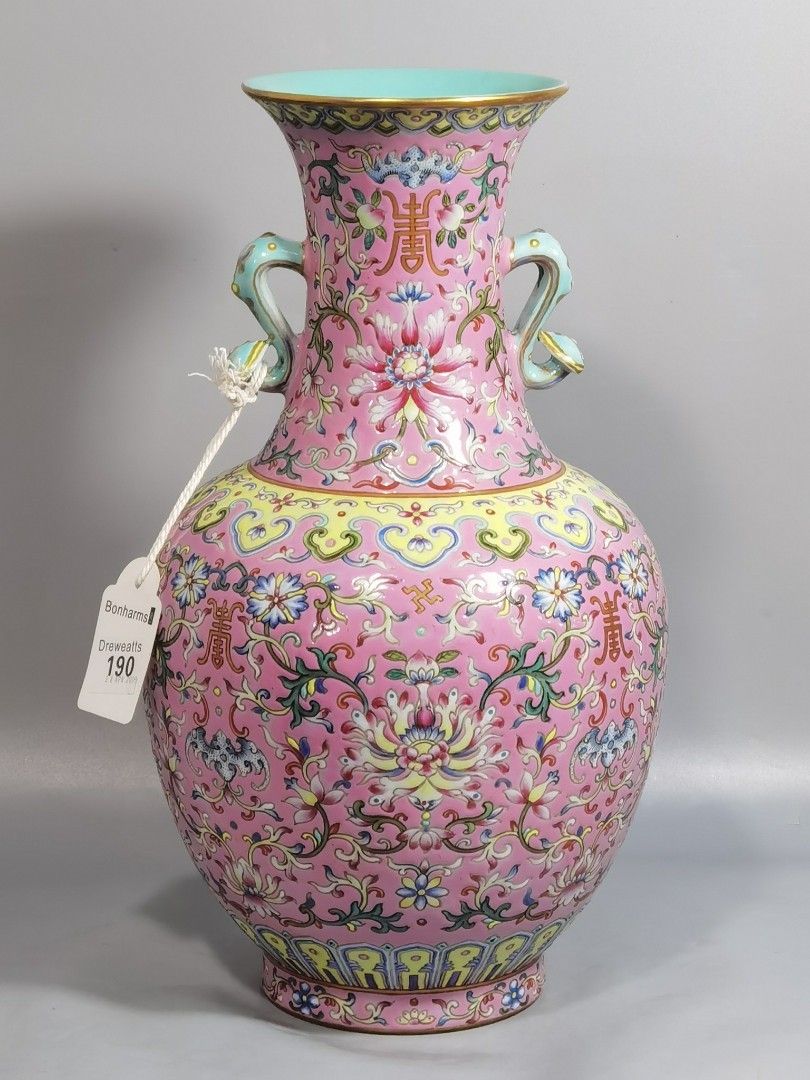 古董瓷器收藏：清乾隆款粉彩宫粉地錦上添花纏枝蓮雙耳瓶（本朝晚期官窯