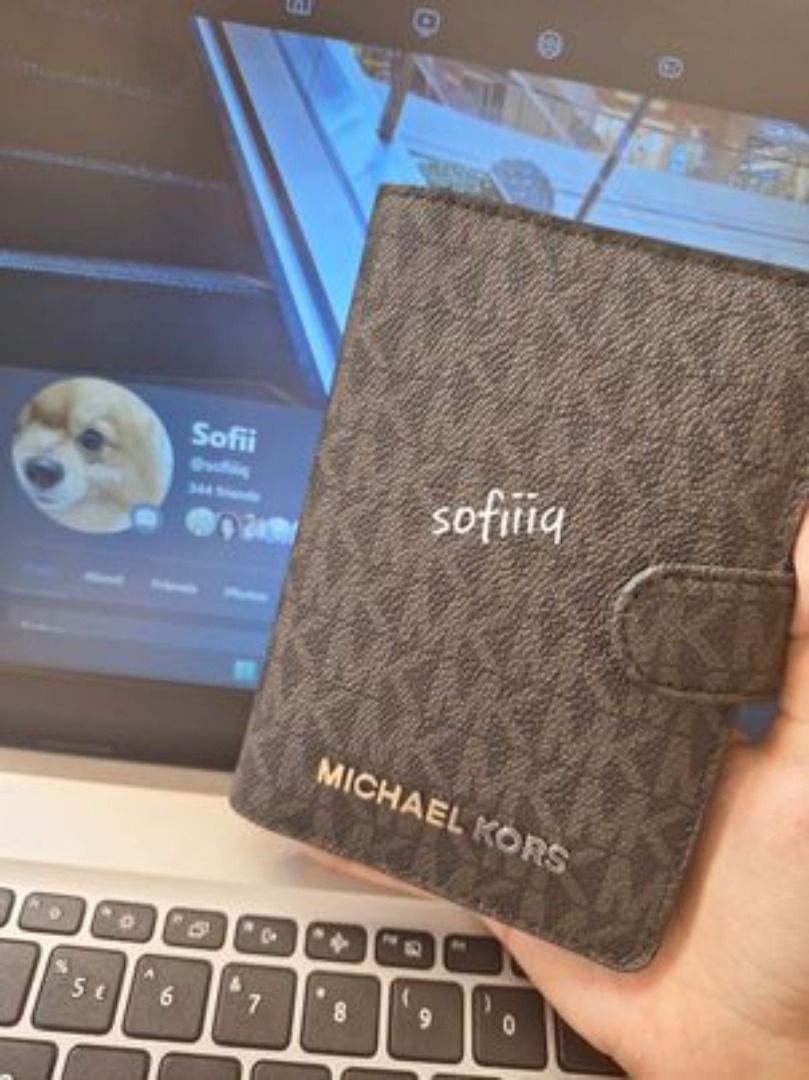 Authentic Michael Kors Passport Case / Wallet with Receipt (Category: Luxury Bags & Wallets) located in Caloocan City. Submitted by sofiiiqq (Listing ID 1293643032, Image 2). Description: Michael Kors Passport case / holder / wallet (OPEN FOR INSTALLMENT) AUTHENTIC PRODUCT INFORMATION ~ Brand: Michael Kors Material: Leather Quality: 10/10 Size: 4x5.5 inches Variation: Black, Brown, White Damages: No Damage INCLUSIONS ~ - Original Receipt - Origin