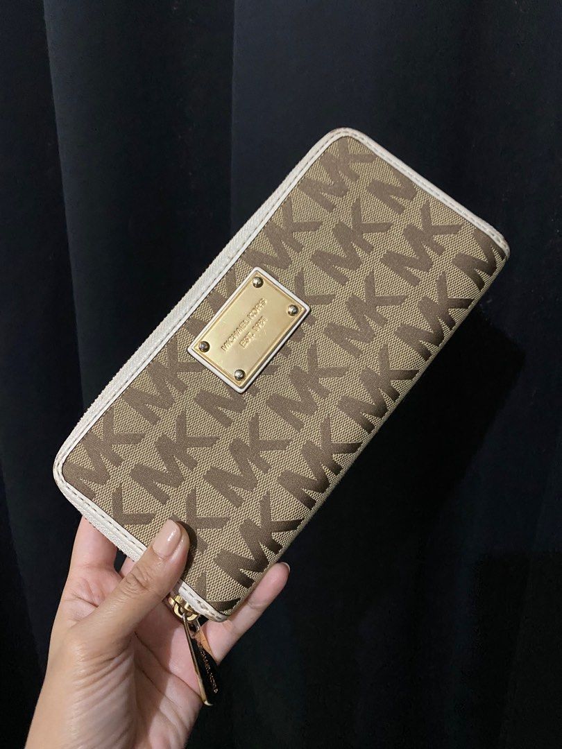 Authentic Michael Kors Wallet from US Women s Fashion Bags Wallets Wallets Card holders on Carousell
